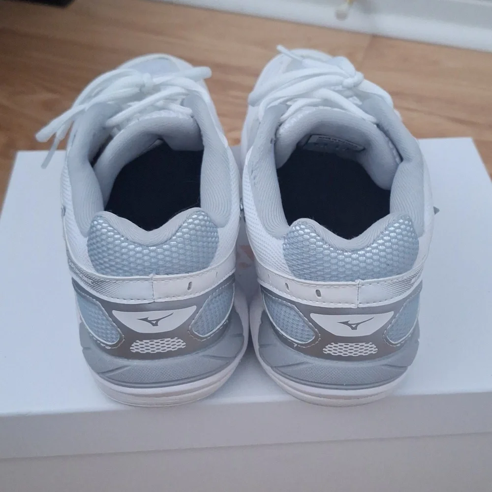 Indoor non marking court shoes - Picture 3 of 5